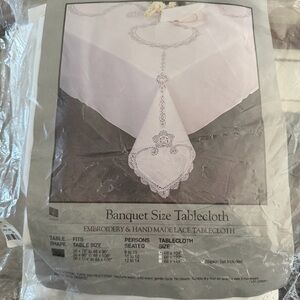 Banquet Lace Vintage New Tablecloth Embroidered Cotton 68x104 includes 12napkins